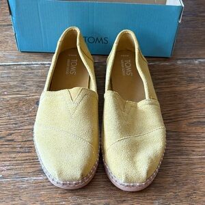 Toms Alpargata Leather Wrap Shoe in Amber Gold Suede size 8.5